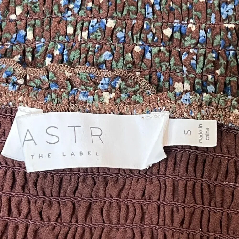 ASTR the Label Women's Ditsy Floral Ruched Sweetheart Neck Top Brown Blue Small